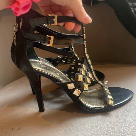Guess Sandal Open Toe Herls with Studs - Picture 5 of 8